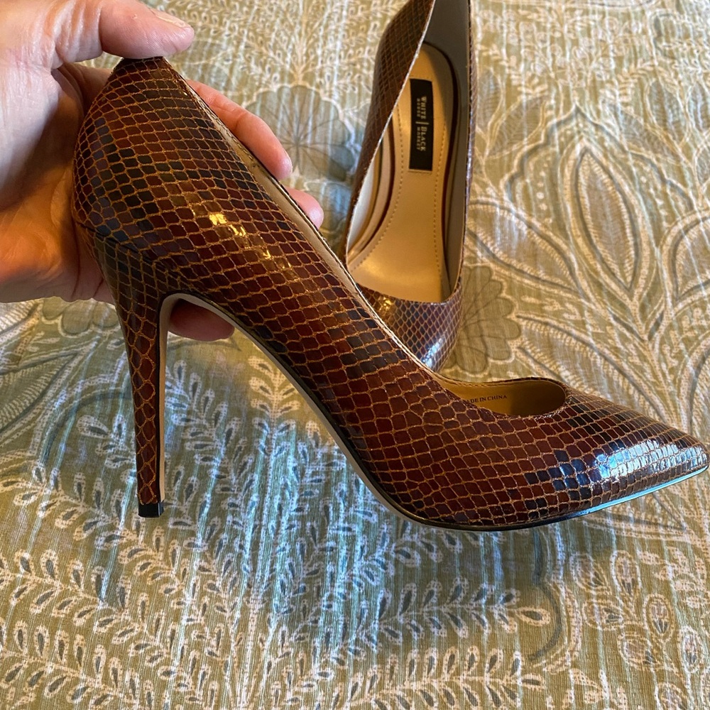 White House Black Market Olivia Brown Exotic Heels Whisky Snake Leather